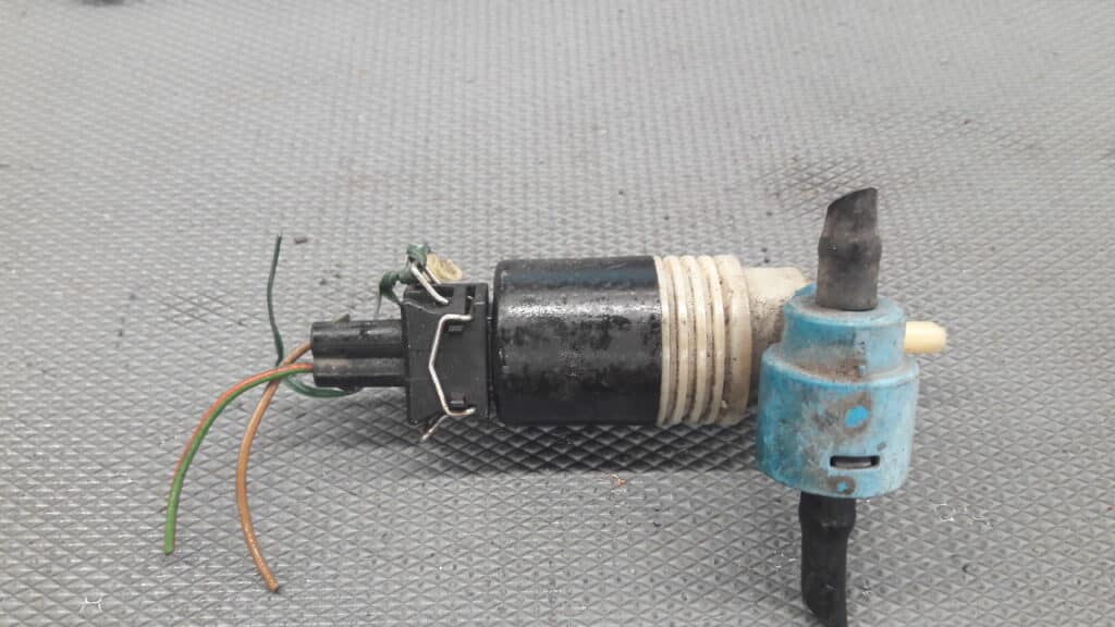 1H6955651 pompka spryskiwaczy VW PASSAT B4 b3