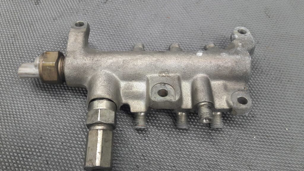 Listwa wtryskowa saab 9-5 95 3.0
