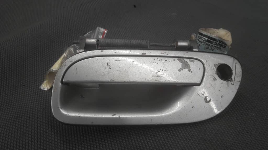 klamka lewa przod volvo V70 S70 03R srebna