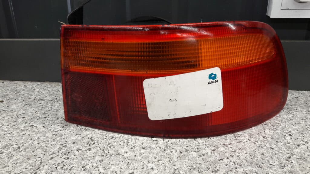 lampa prawy tyl honda accord v 96-98