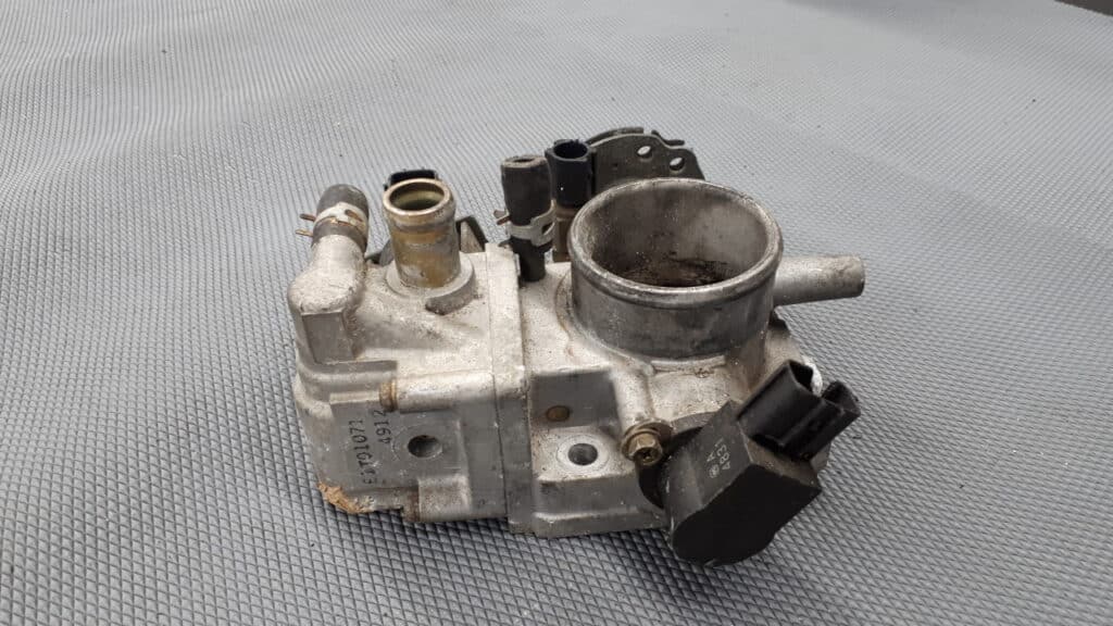 e1t01071 przepustnica mazda 323 95r