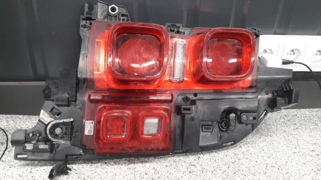 L8B2-13404-AE Lampa prawa Land Rover Defender 20r