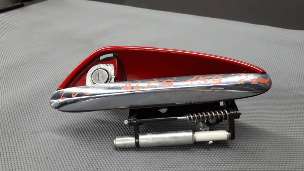 Klamka lewy przod alfa romeo 159