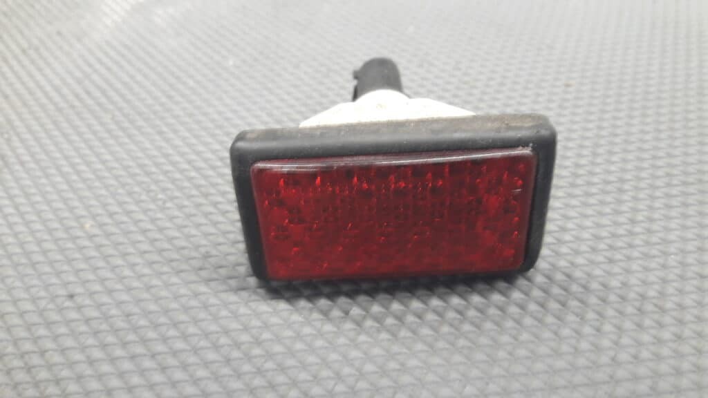 8352269 lampka obrysowa drzwi prawy tyl BMW E38
