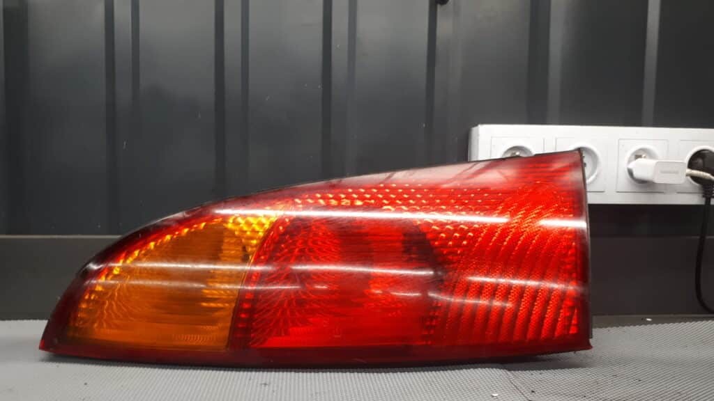xs413405 lampa lewy tyl  Ford Focus mk1