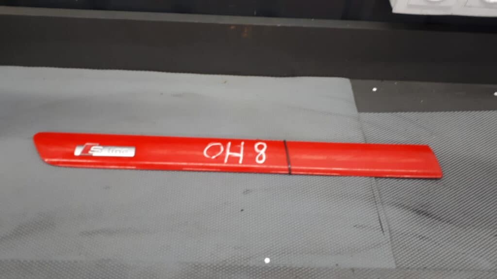 8h0853984 listwa boczna prawy tyl Audi a4 b6 04r