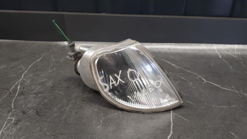 Kierunkowskaz prawy przod citroen saxo 3d 98r