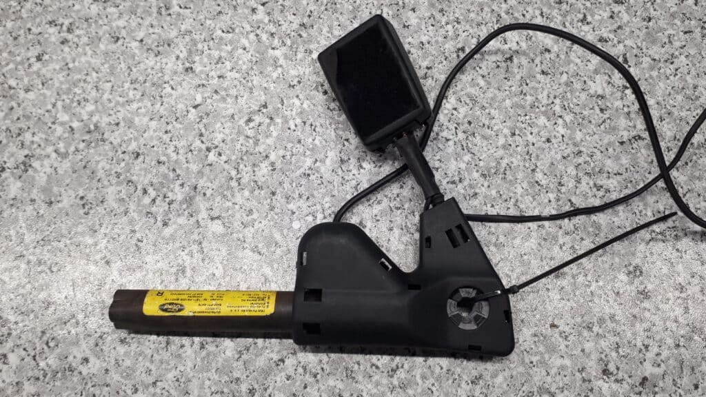 1S71F61208BM napinacz pasa prawy ford mondeo mk3