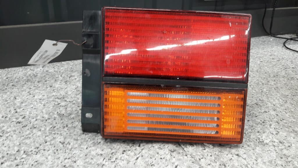 1H5945107 lampa lewy tył vw vento 96r hella