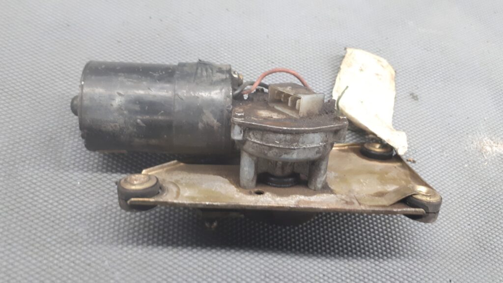 silniczek wycieraczek przod  opel corsa 1.2A