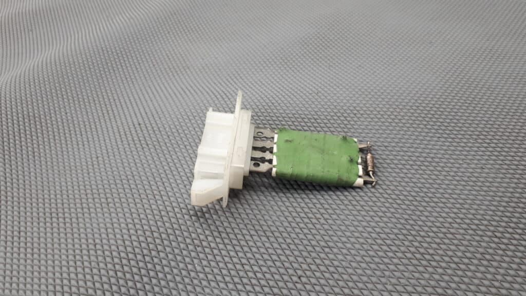 Rezystor opornik dmuchawy opel corsa c 2001r