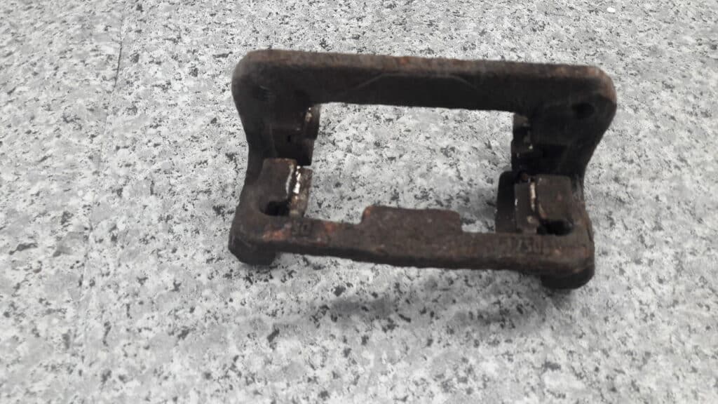 jarzmo hamulcowe prawy tył mercedes w169