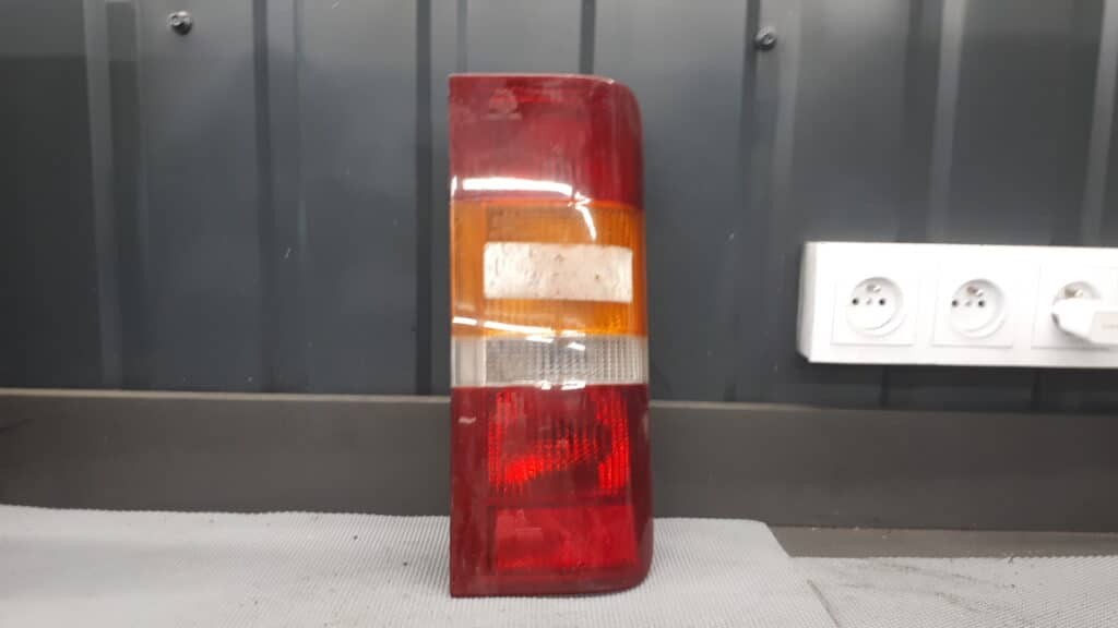 90vb13404ab lampa prawy tył ford curier 97r