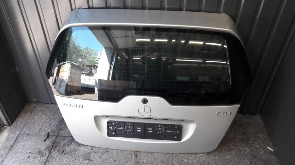klapa bagażnika mercedes w169 761