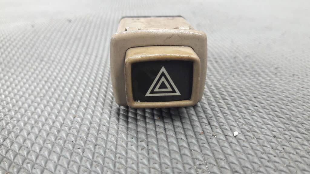 wlacznik swiatel awaryjnych peugeot 205
