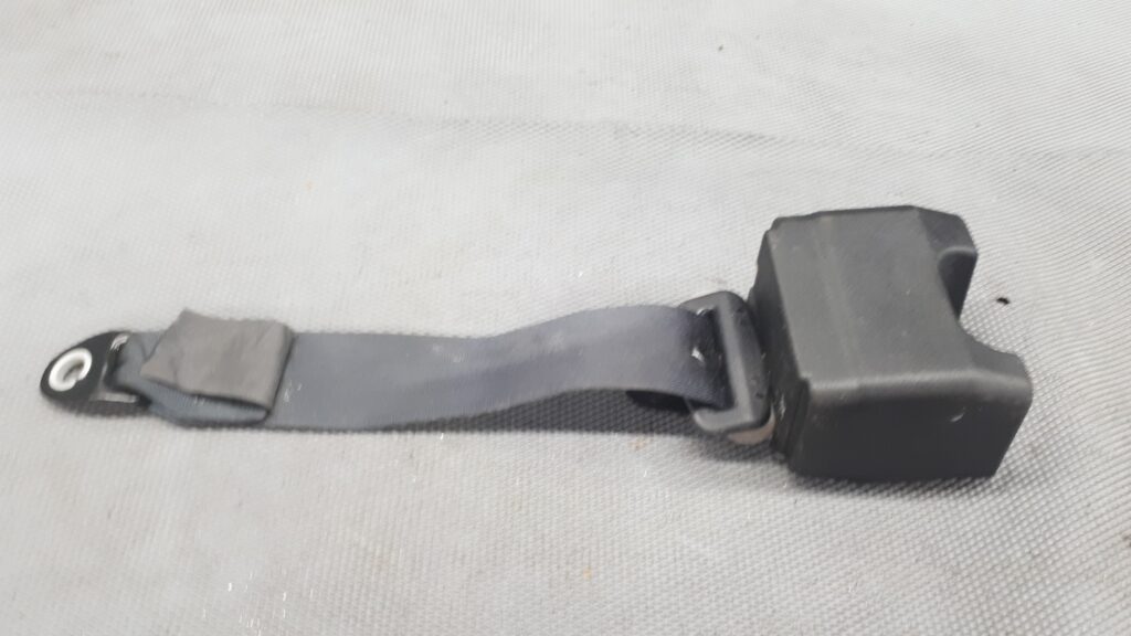 888441F601 pas bezpieczenstwa prawy tyl nissan micra k11