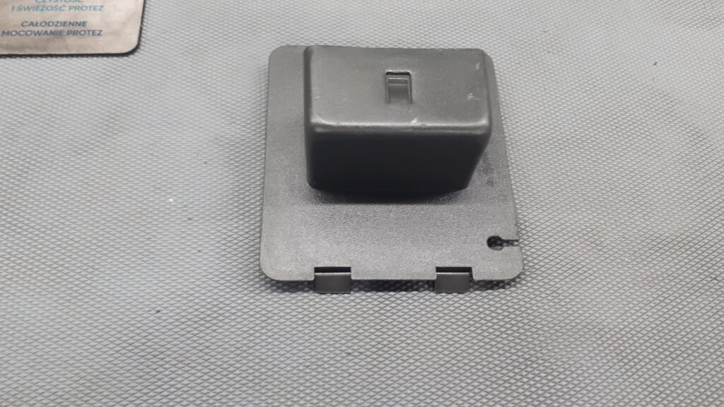 98ABN313A09 polka schowek prawy ford FOCUS MK1