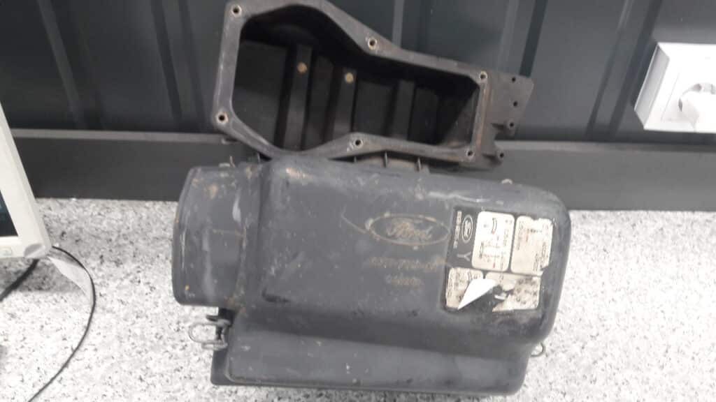83TF-9600-AA obudowa filtra ford sierra 2.8 v6