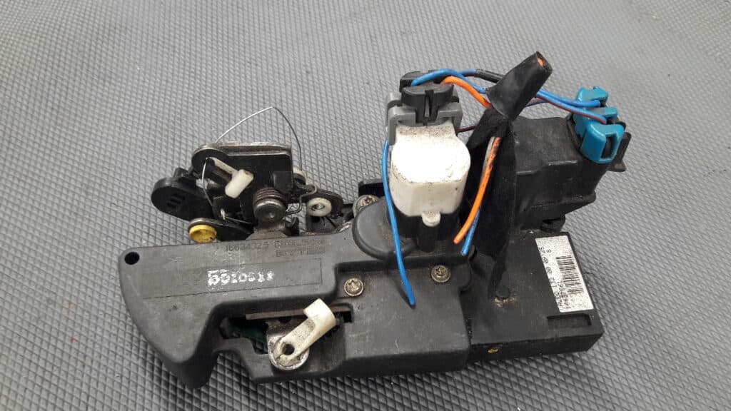 16637561 zamek drzwi lewuy przod opel frontera 994