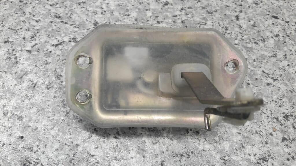zamek klapy bagaznika citroen saxo
