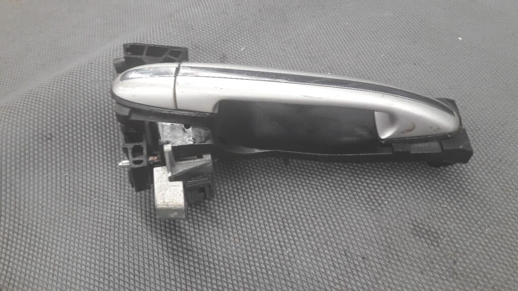 klamka mercedes prawy tyl  w168 a190