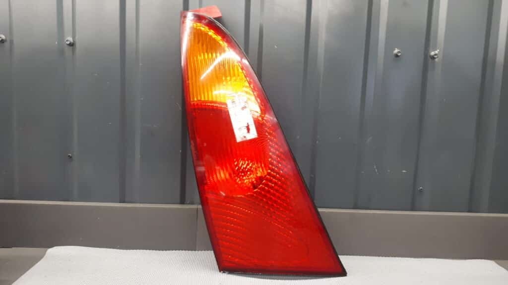1M5113405AC lampa lewy tyl ford focus mk1