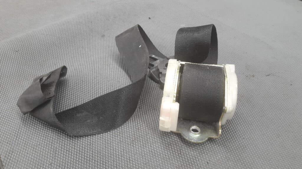 90387482 PAS PRAWY PRZÓD OPEL CORSA B 1994