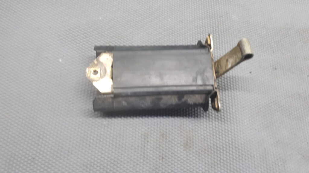 ogranicznik drzwi prawy tyl mercedes W124