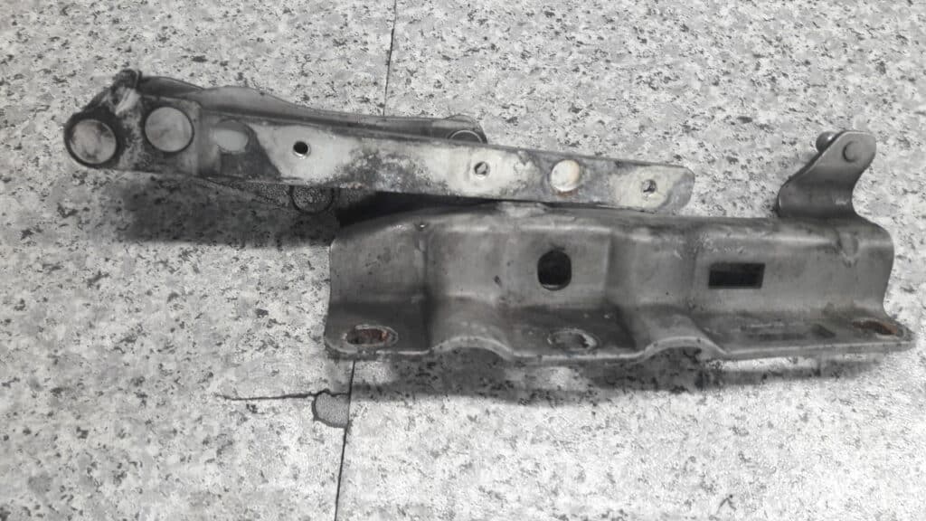 a2038800428 zawias maski prawy mercedes w203