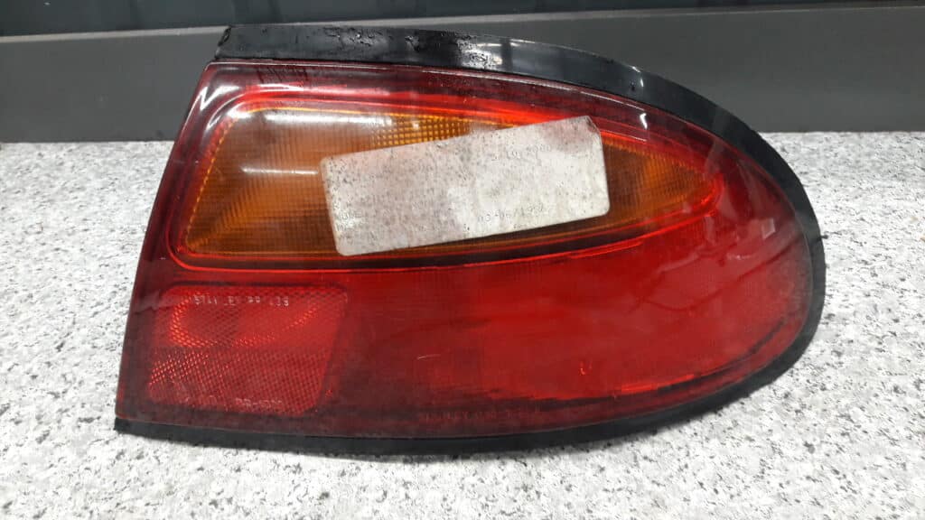 043-1439 lampa prawy tyl mazda 323f