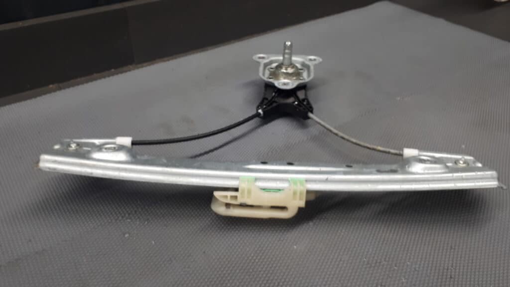 Mechanizm szyby lewy tył Opel Karl 17r