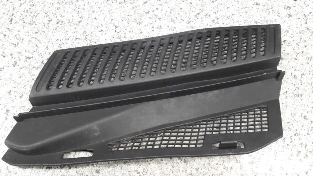 7700834097 podszybie lewe kratka renault megane I