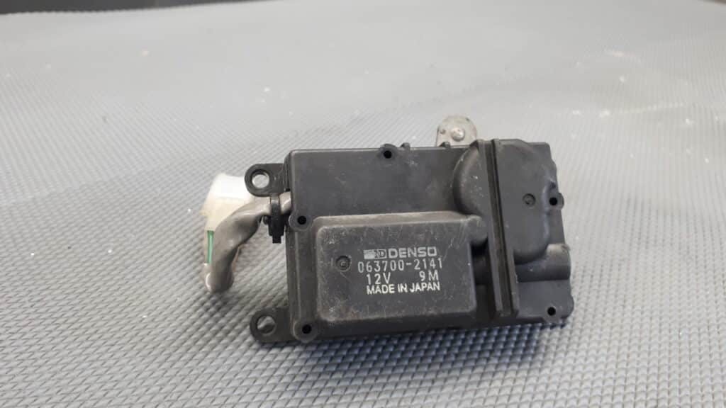 063700-2141 silniczek nagrzewnicy lexus ls400 92r