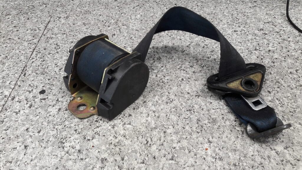 500697 pas bezpieczenstwa prawy tyl citroen saxo granatowy