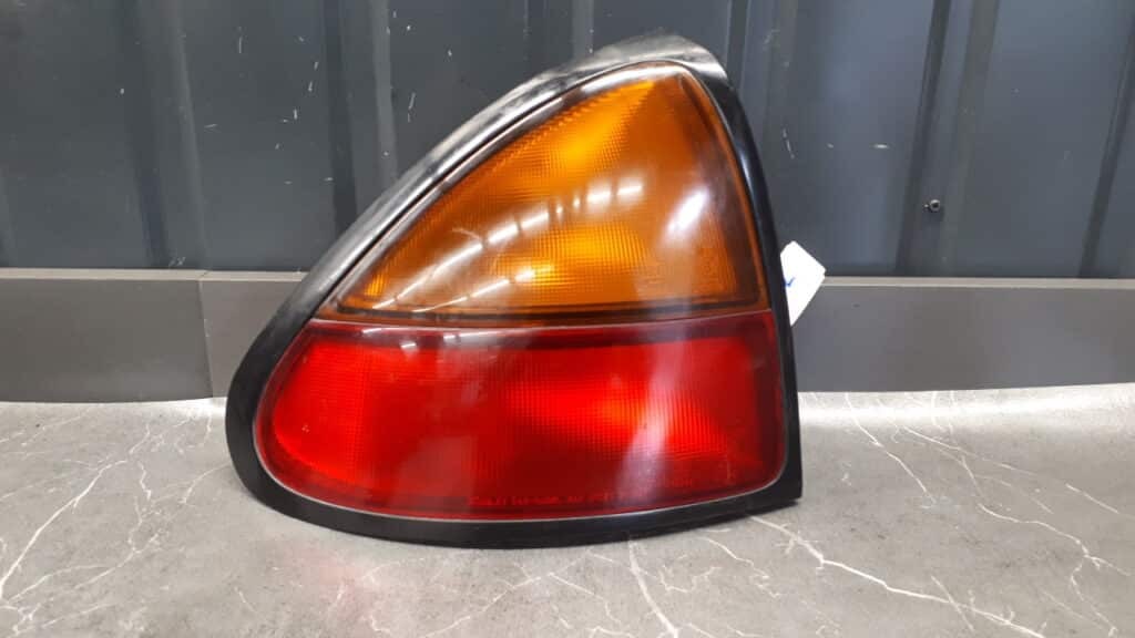 043-1436 Lampa prawa mazda 323c 1995r