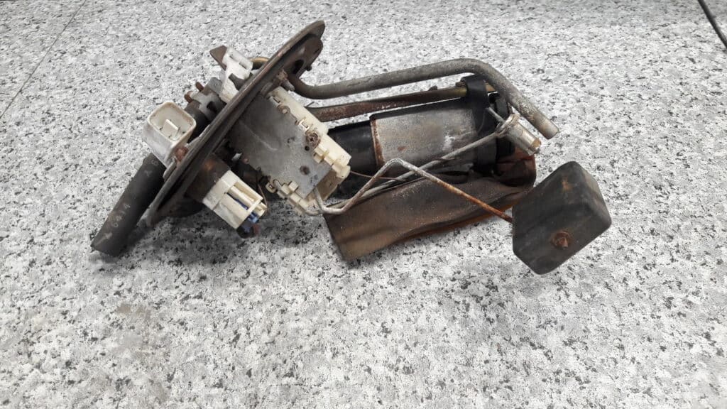 b6bf Pompa Paliwa Mazda 323 1.5 98r