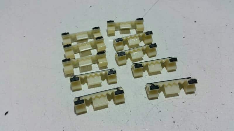 7019273 klipsy do paska dachowego BMW E65 BIALA J
