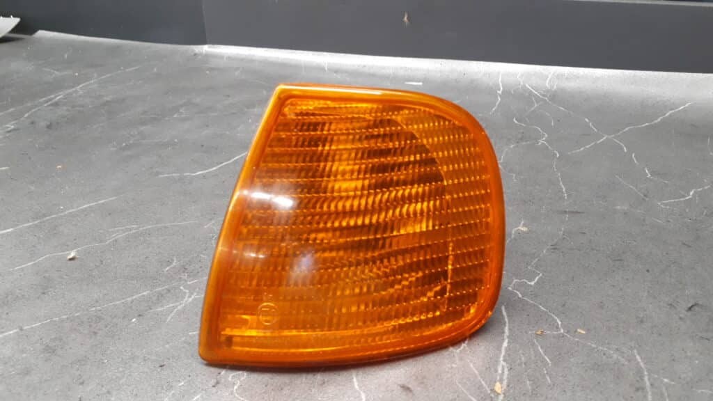 6K5953049B kierunkowskaz lewy vw polo 6n valeo