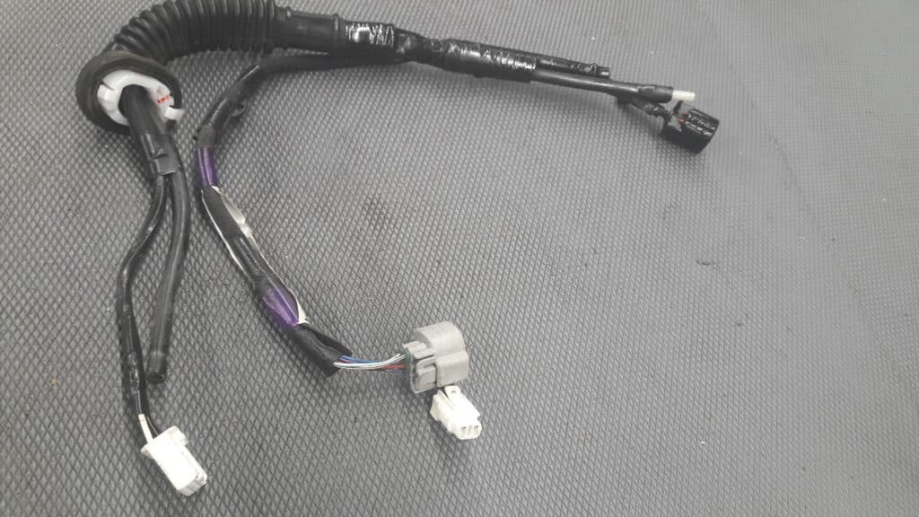 8218560530A instalacja klapy land cruiser 150
