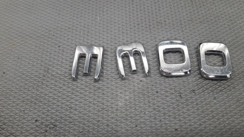 Emblemat napis e300 mercedes w210 w214 w213