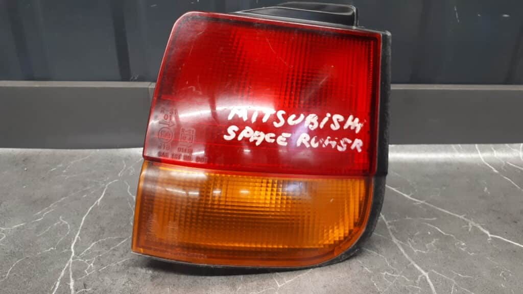 Lampa prawy tył Mitsubishi Space Runner I 96r