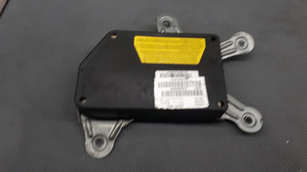 41822909800F poduszka sensor prawy tyl BMW E38