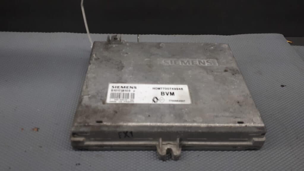 hom7700749946 sterownik silnika Renault 19 1.4 8v