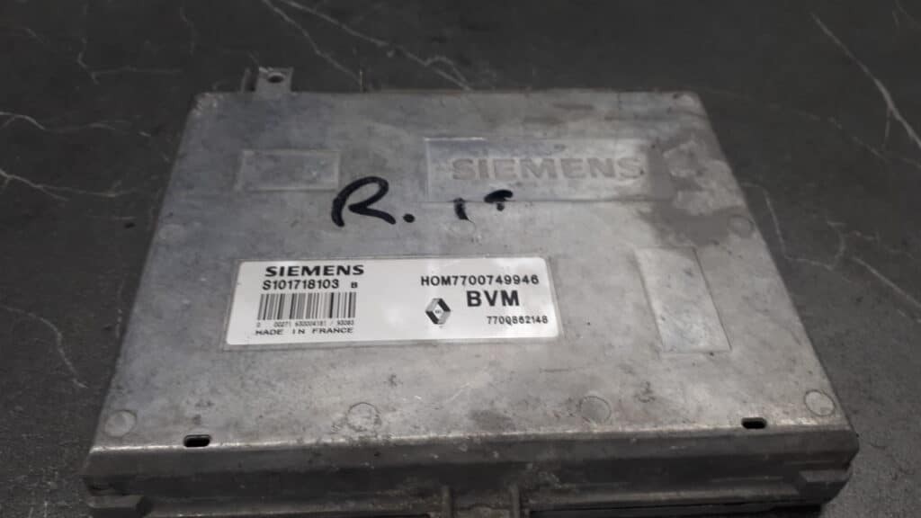 hom7700749946 sterownik silnika Renault 19 1.4 8v