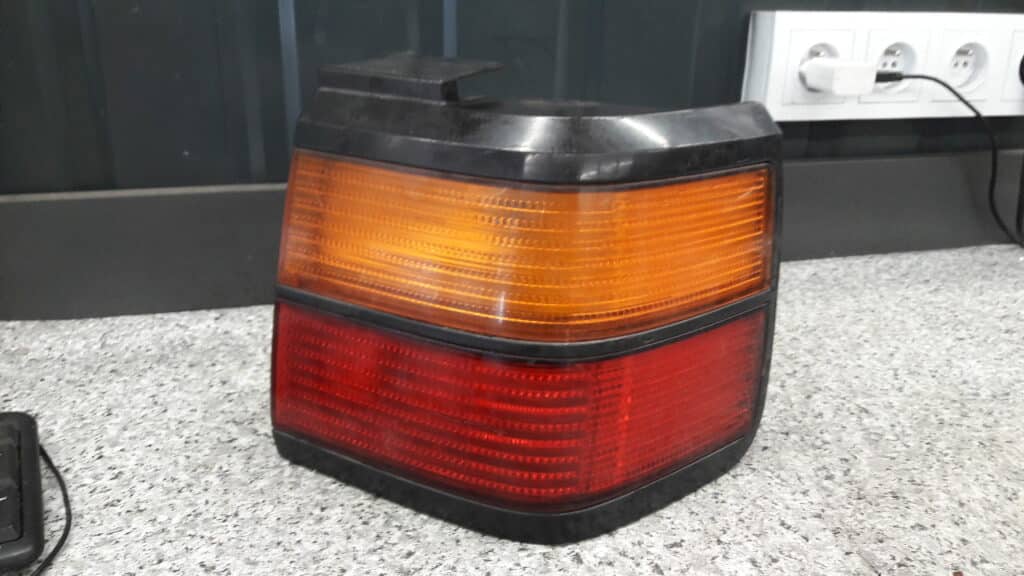 357945112 lampa prawa vw passat b3 sedan 91r
