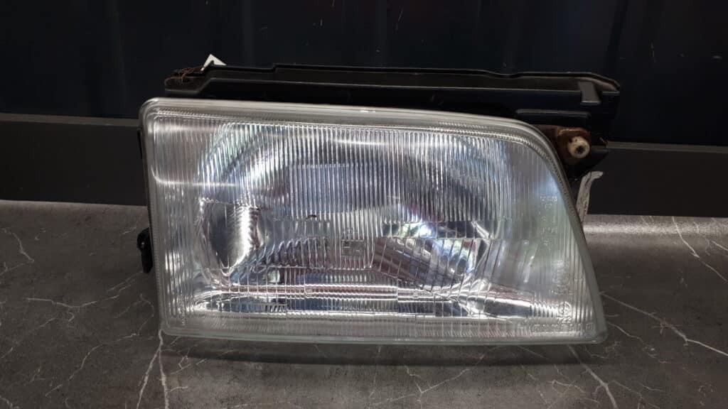 90181003 reflektor prawy Opel Kadet E CARELLO