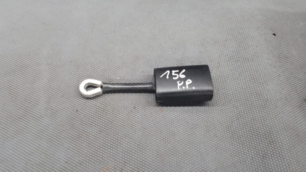 10442984 zapinka pasa prawy przod alfa romeo 156