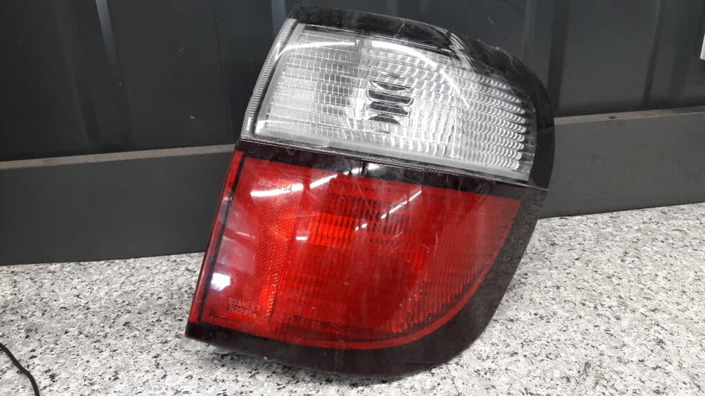 lampa prawy tyl mazda 626 stanley r2265r