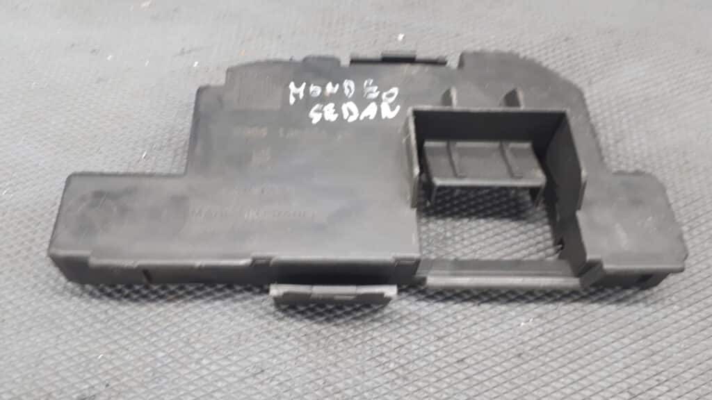 93bg13n004aa wklad lampy lewy tyl Ford Mondeo mk1 sedan