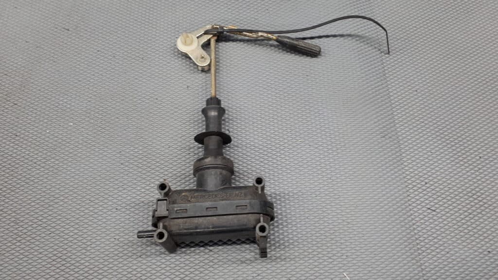 00424800 silownik zamka mercedes 190 87r